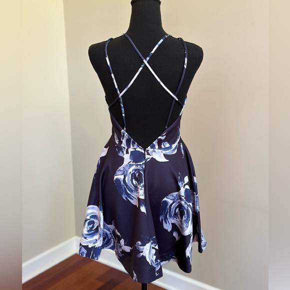 Blue and White Floral Dress - SEE VIDEO! - Picture 3 of 4